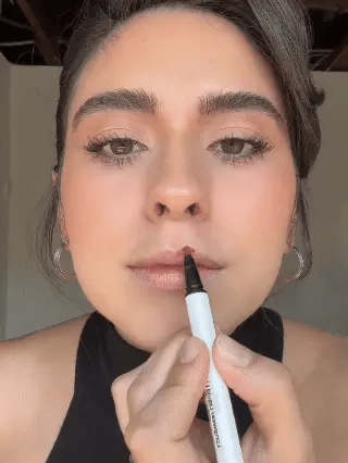 Velvet Liquid Lip Liner